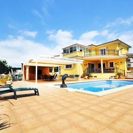 Carmela Villa *